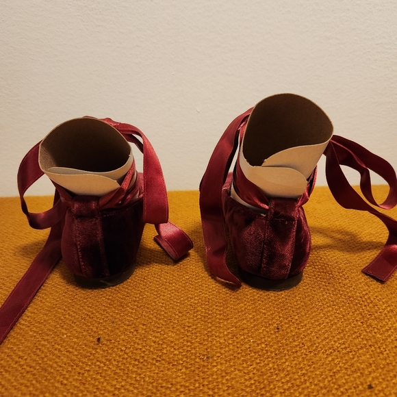 Gallucci Italian Burgundy Velvet Shoes - Picture 4 of 7